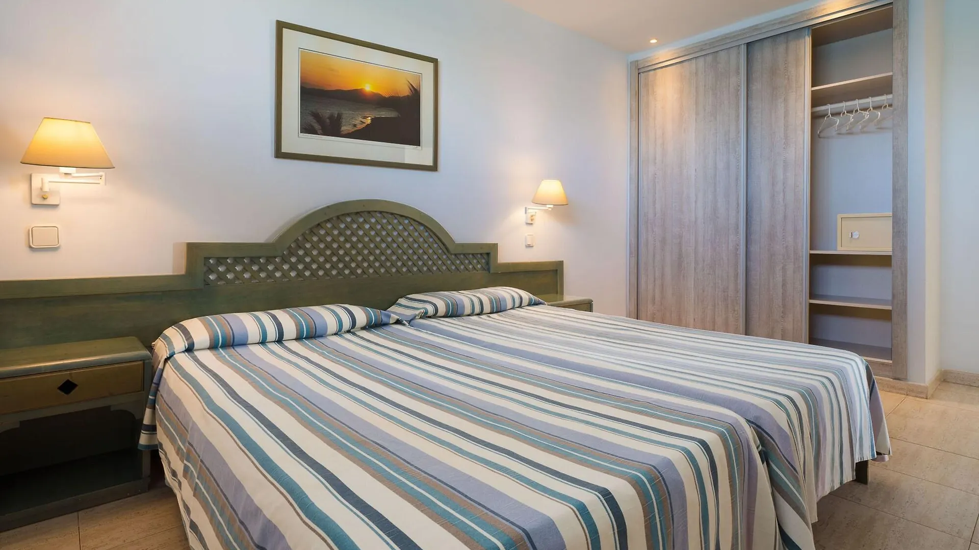 Apartamentos Galeon Playa Costa Teguise 3*,  Spain